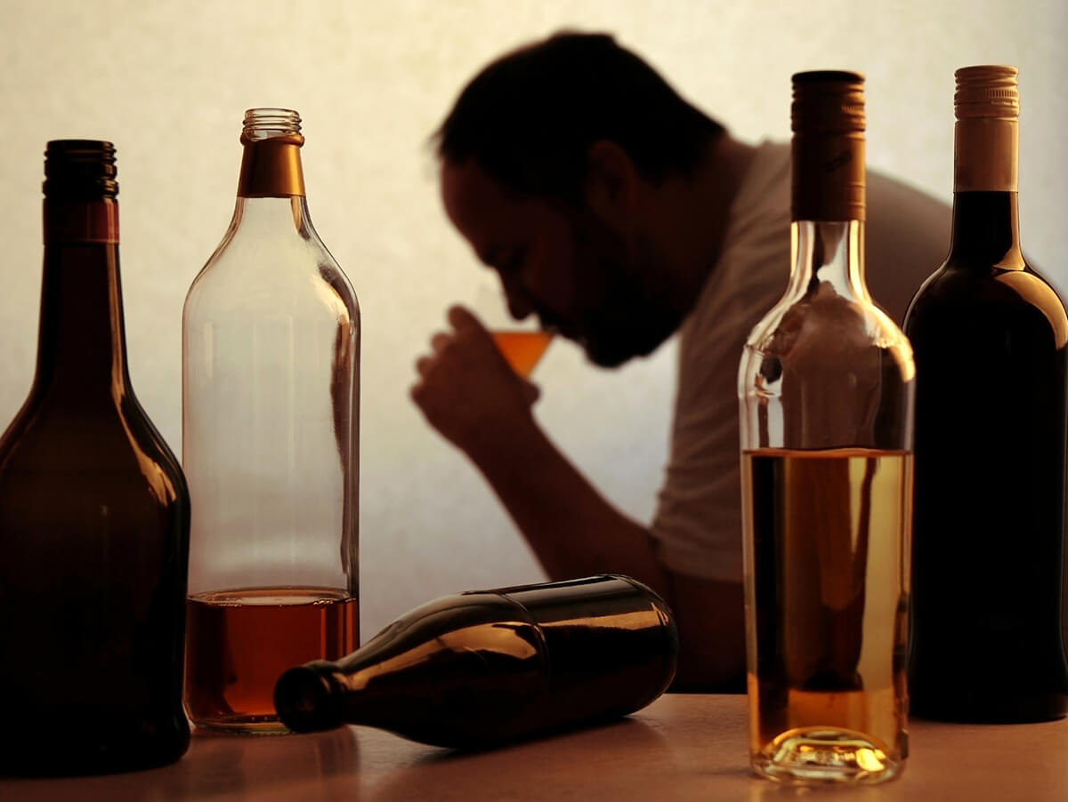 přínosy alkoholu, škodlivost alkoholu, alkohol a zdraví, pití alkoholu denně, vliv alkoholu na organismus, rizika alkoholu, srdce a alkohol, cirhóza, alkohol a rakovina, kolik alkoholu je zdravé